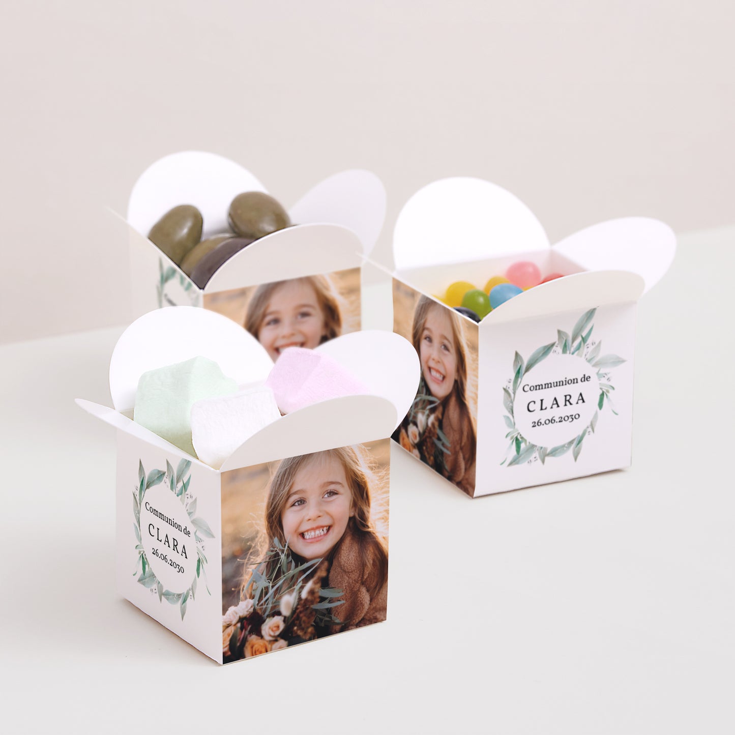 Boîte à dragées Communion Ouverture papillon Couronne Florale, médaillon et croix d'or photo N° 3