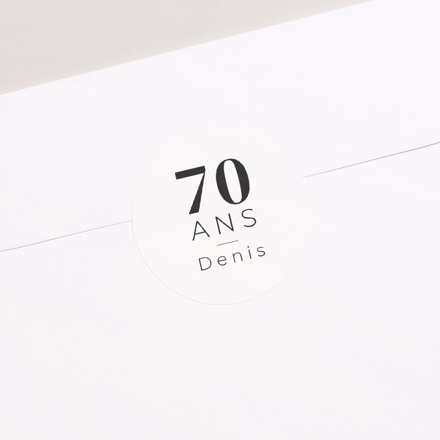 Sticker Anniversaire Adulte Rond Photo Portrait, 70 ans photo N° 1