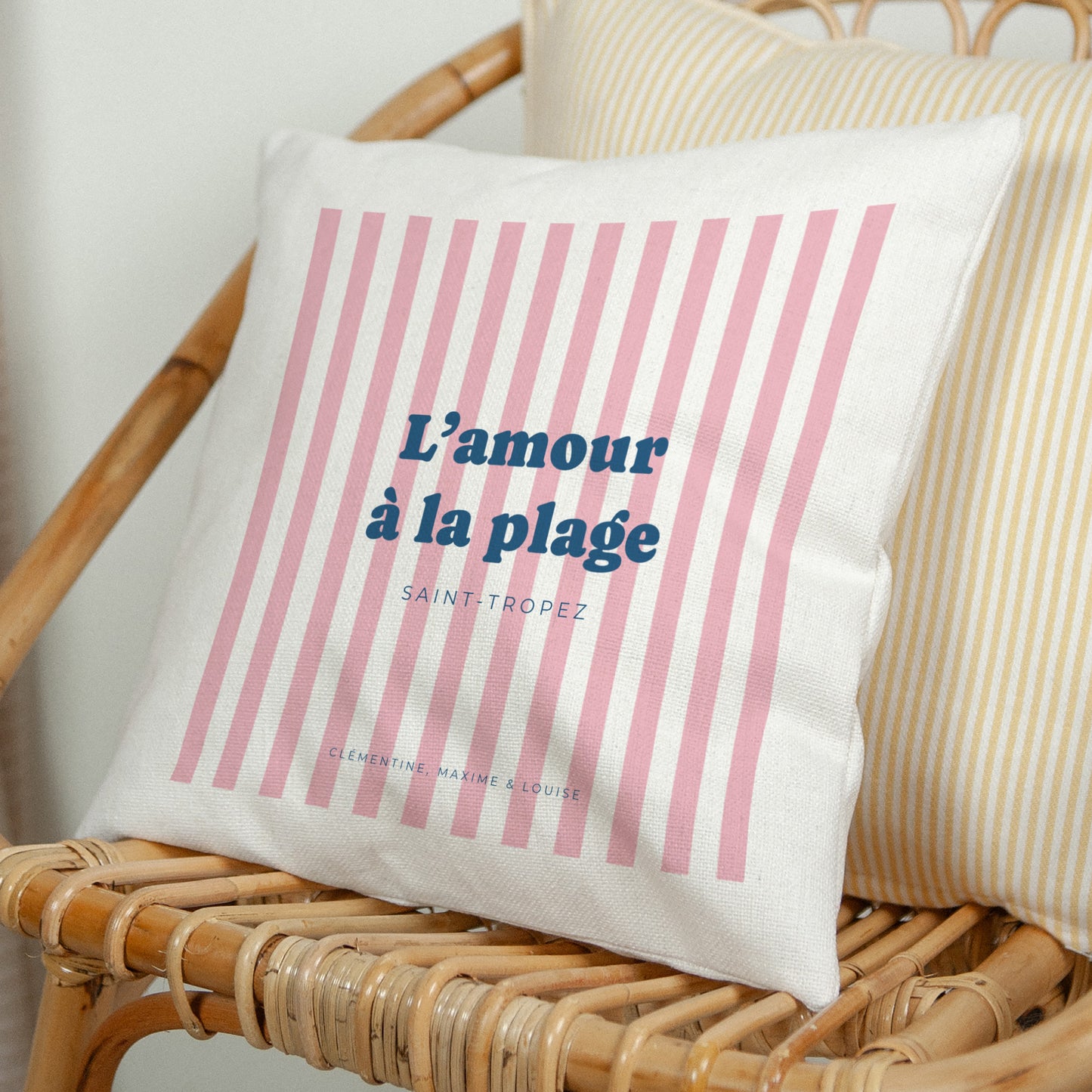 Coussin Objets Beige naturel L'amour à la plage rose photo N° 1