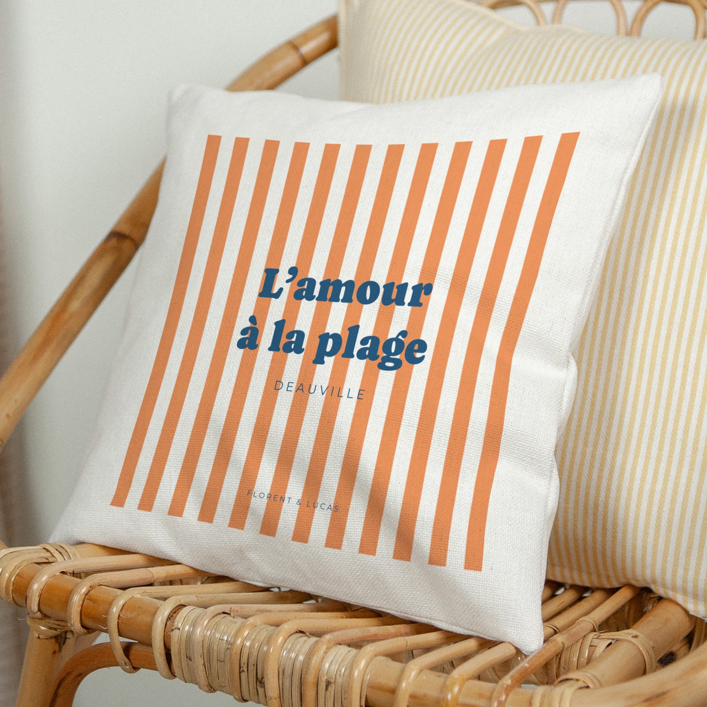 Coussin Objets Beige naturel L'amour à la plage orange photo N° 1