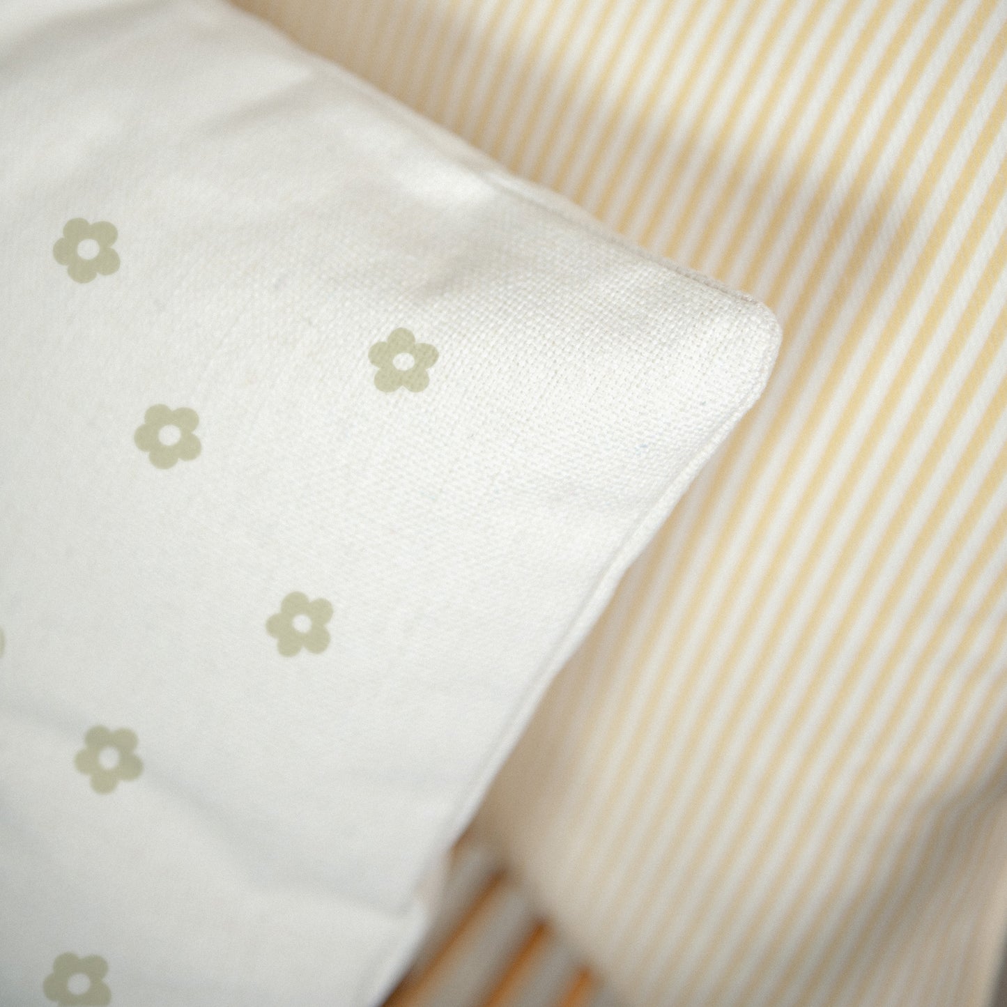 Coussin Objets Beige naturel Motif fleur photo N° 3