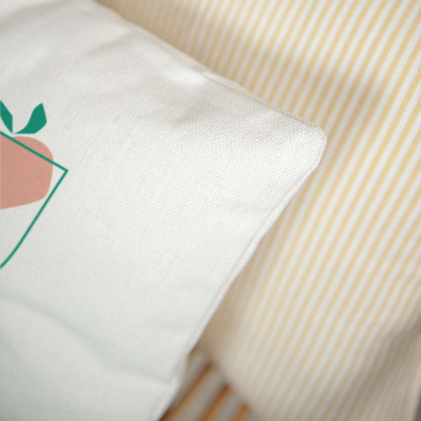 Coussin Objets Beige naturel La pêche photo N° 3