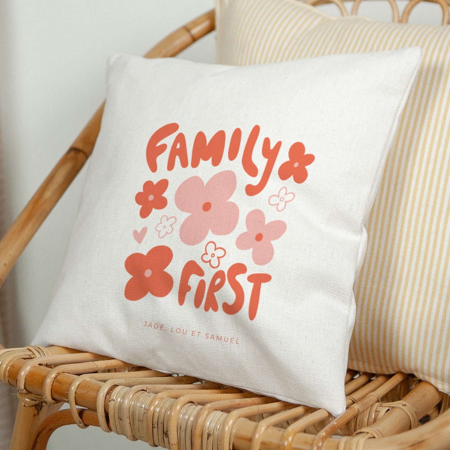 Coussin Objets Beige naturel Family First Pop photo N° 1