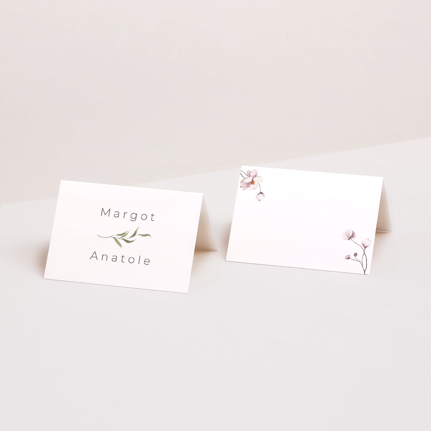 Marque-place Mariage 2 volets Petites fleurs mauves photo N° 1