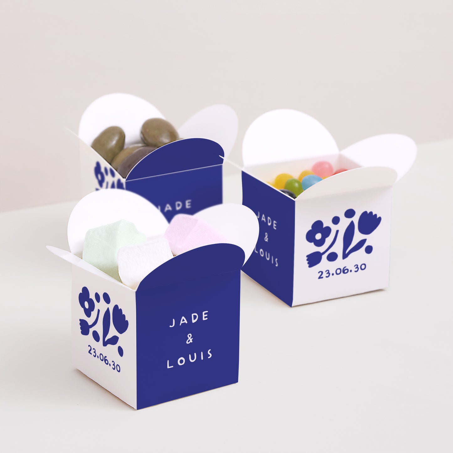 Boîte à dragées Mariage Ouverture papillon Bleu Majorelle photo N° 3