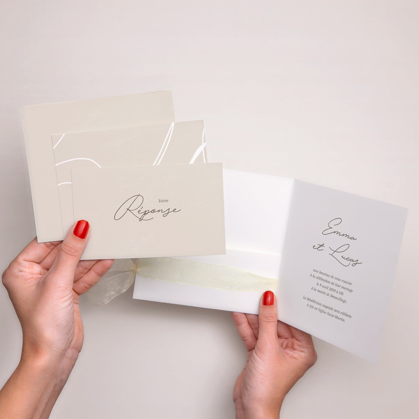 Faire-part Mariage Pochette carrée, 3 cartes, étiquette Courbes sur fond beige photo N° 3