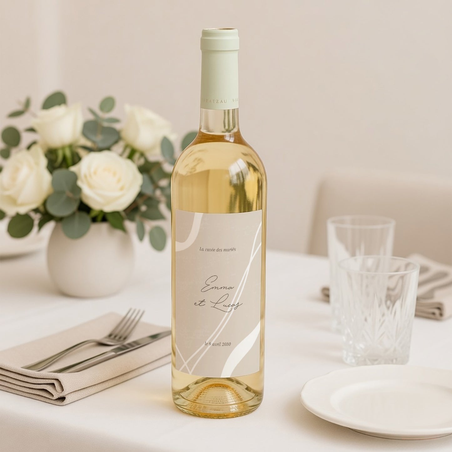 Etiquette bouteille Mariage Portrait Courbes sur fond beige photo N° 2