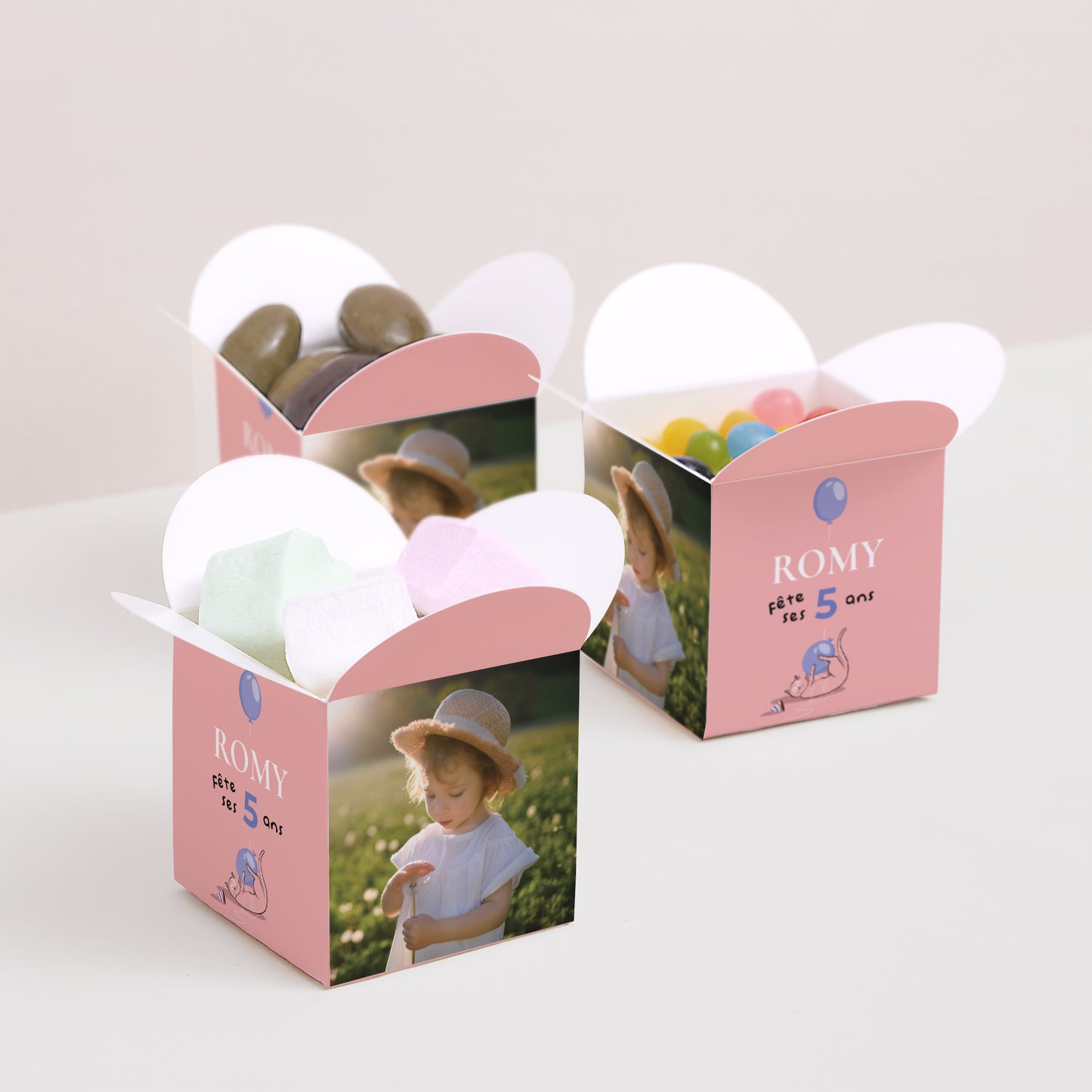Boîte à bonbons Anniversaire Enfant Ouverture papillon Le chat rose photo N° 3