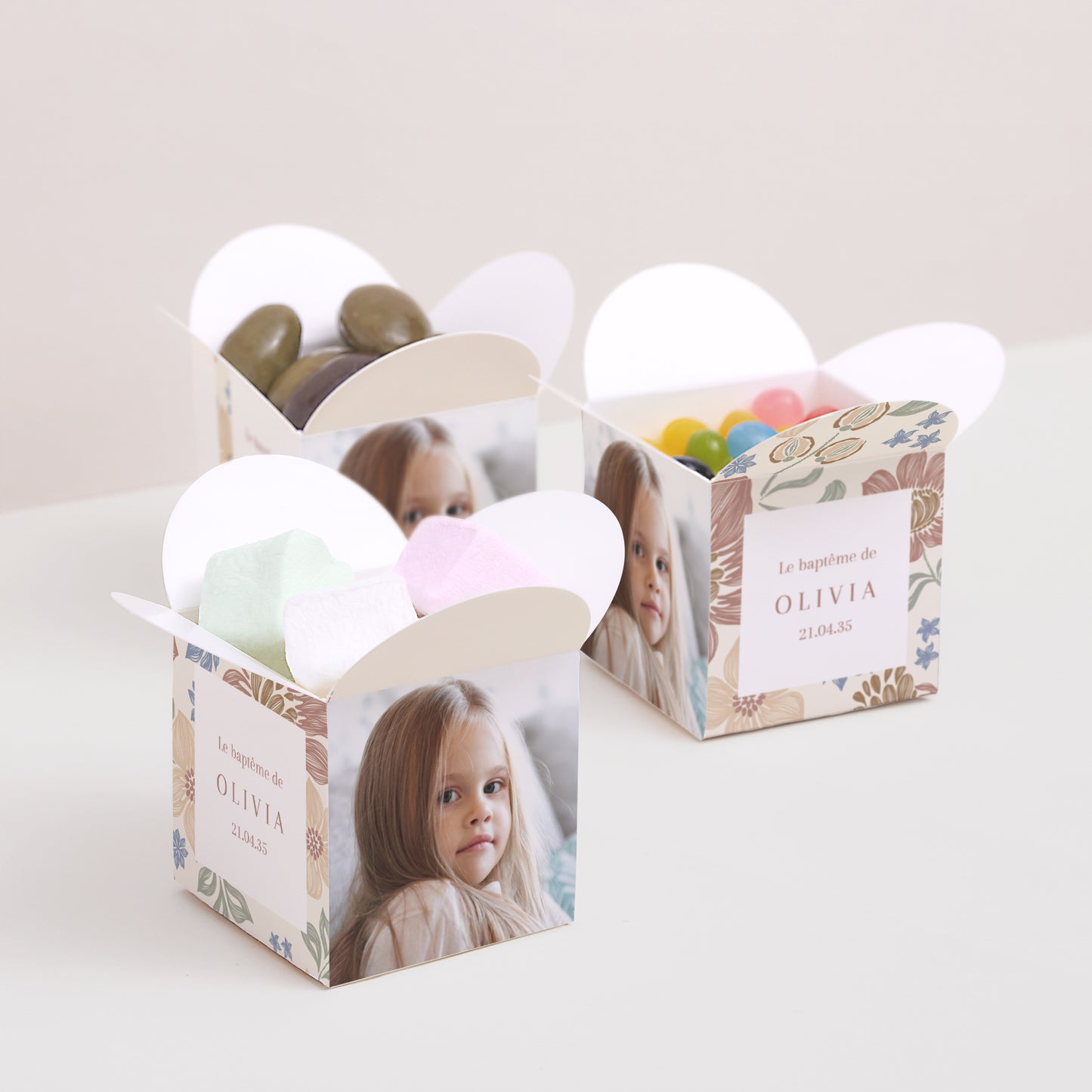 Boîte à dragées Baptême Ouverture papillon Fleurs crayonnées photo N° 3