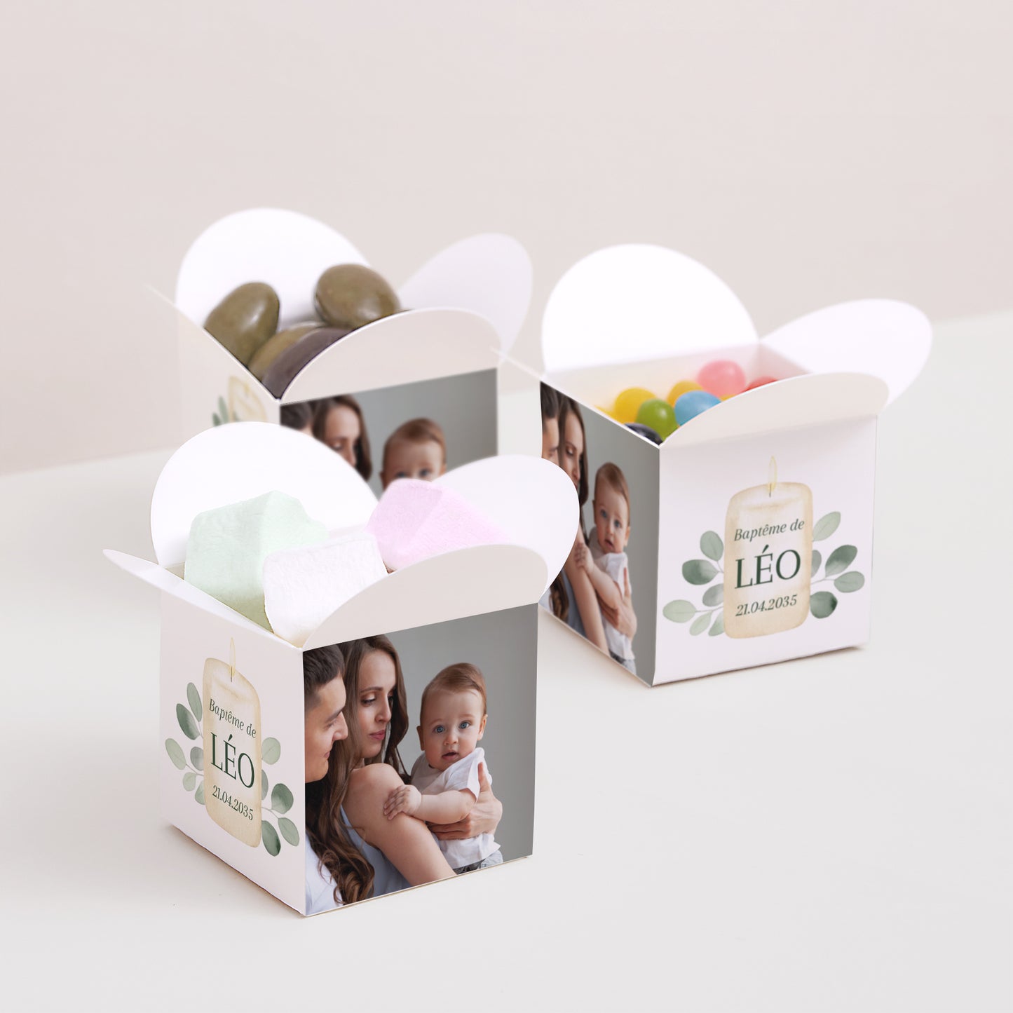 Boîte à dragées Baptême Ouverture papillon Bougie et feuillages photo N° 3
