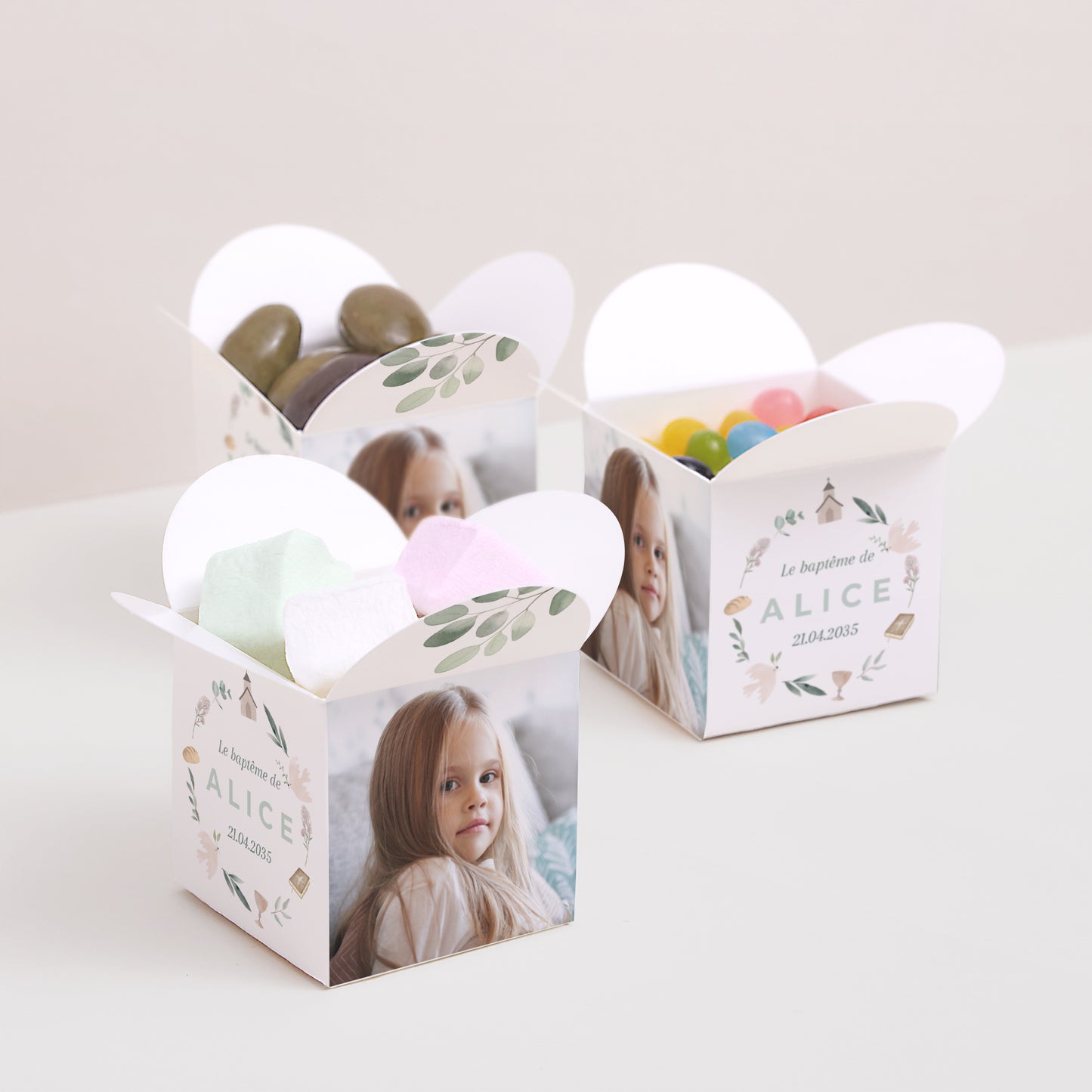 Boîte à dragées Baptême Ouverture papillon Couronne symboles religieux photo N° 3