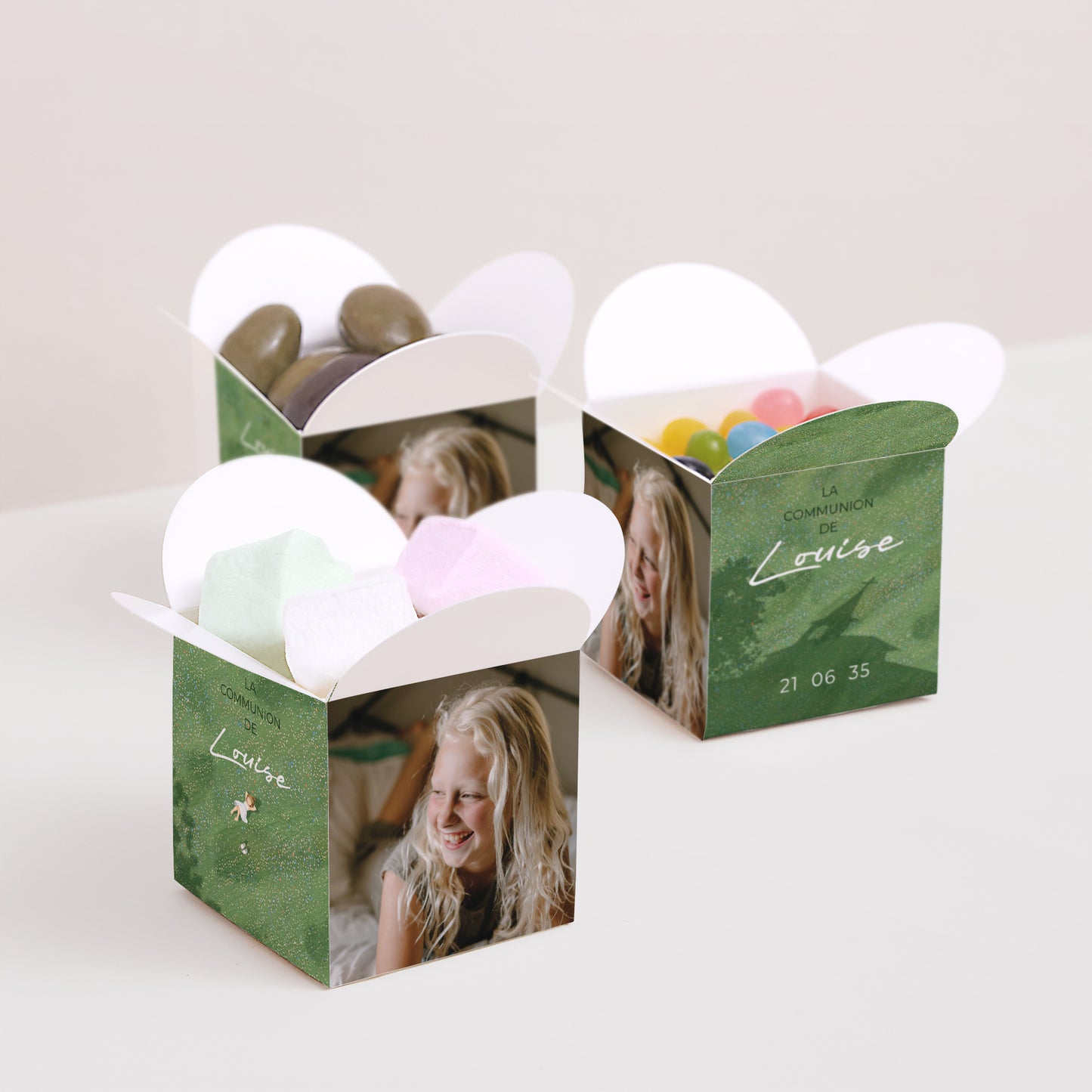 Boîte à dragées Communion Ouverture papillon Une communion dans l'herbe photo N° 3