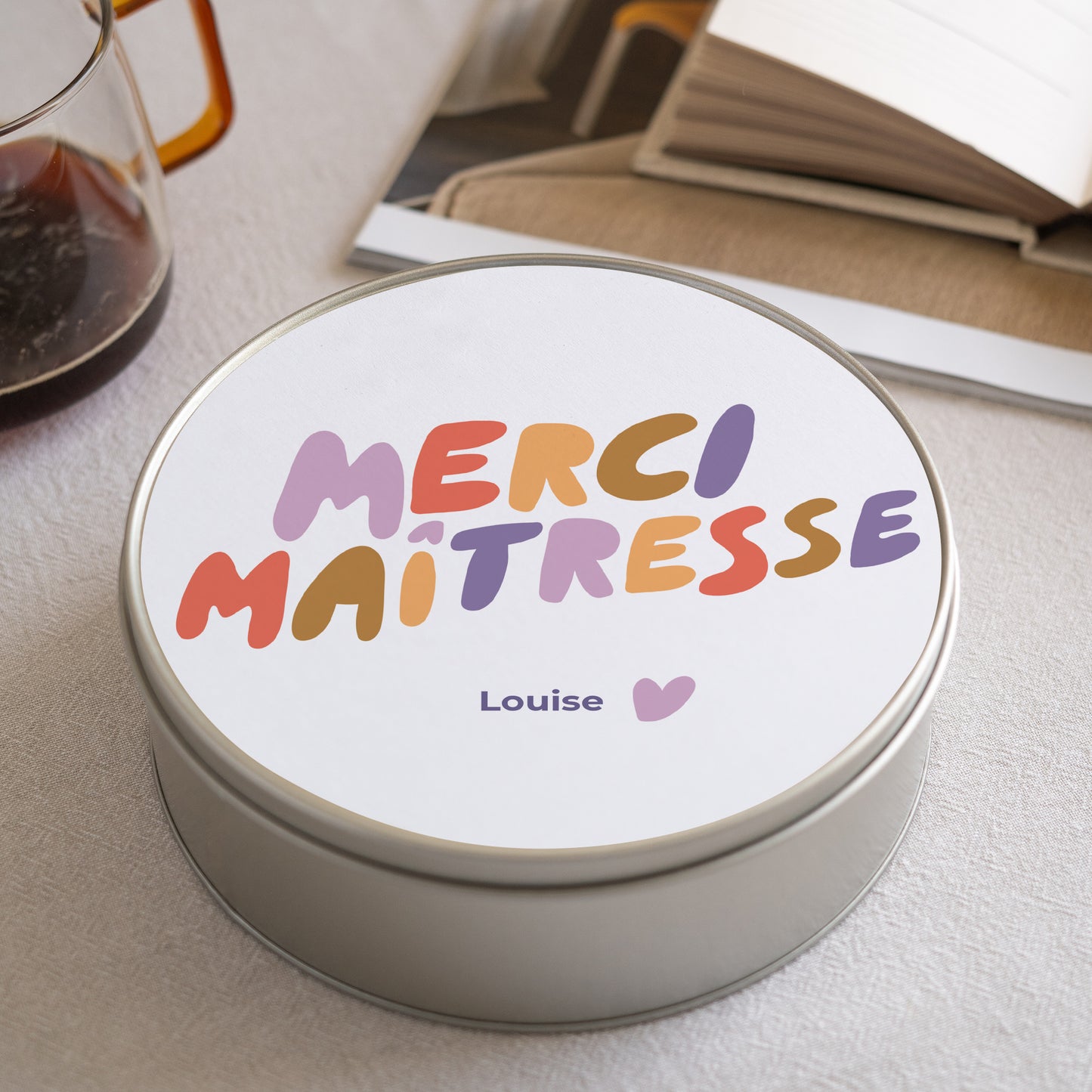Boite métallique ronde, garnie de chocolats Un grand Merci Maîtresse photo N° 2