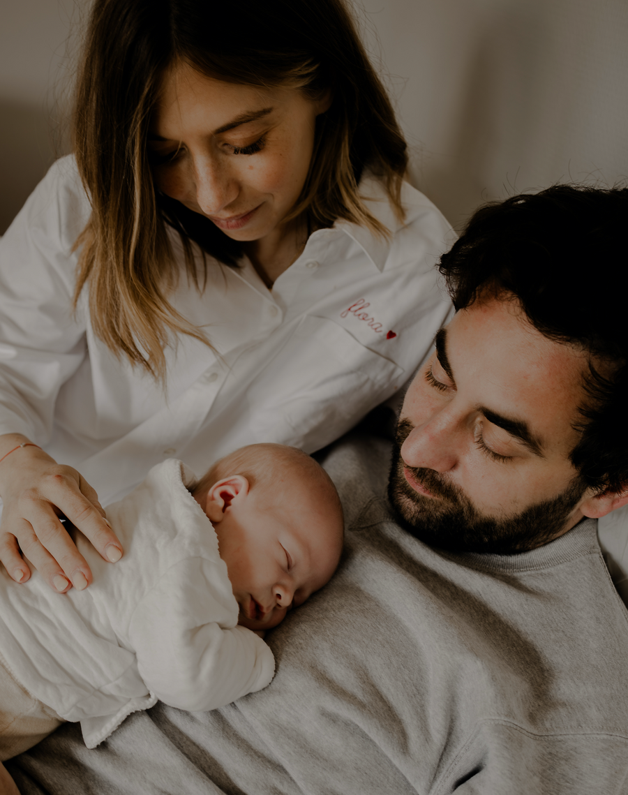 Devenir parents sans se perdre de vue : comment nous sommes restés soudés après l’arrivée de notre fille