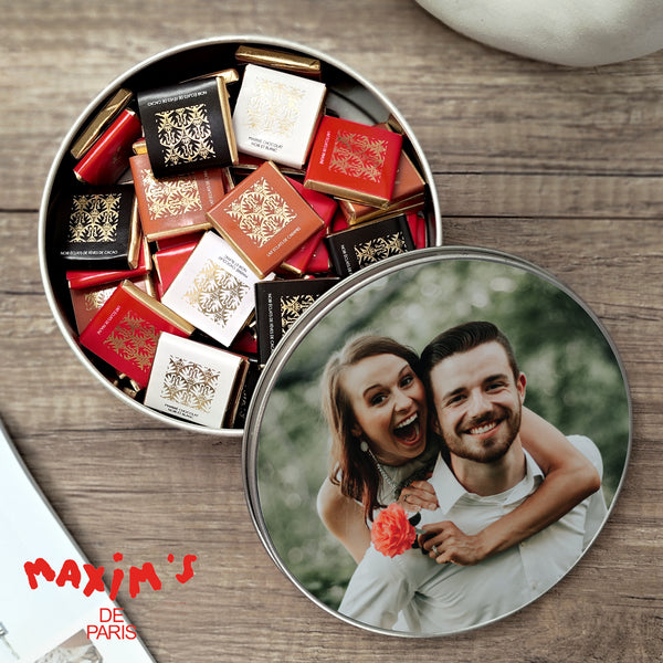 Boite métallique ronde, garnie de chocolats Saint Valentin II photo