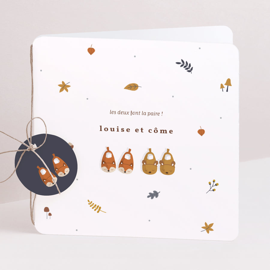 Faire-part Naissance Carré double volet, coins arrondis, étiquette ronde Petits chaussons photo