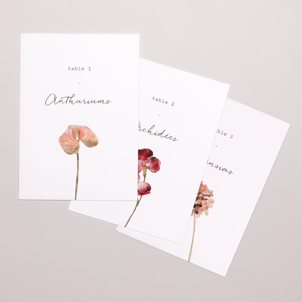 Marque table Mariage Rectangle Arche fleurs tons rouge orange photo