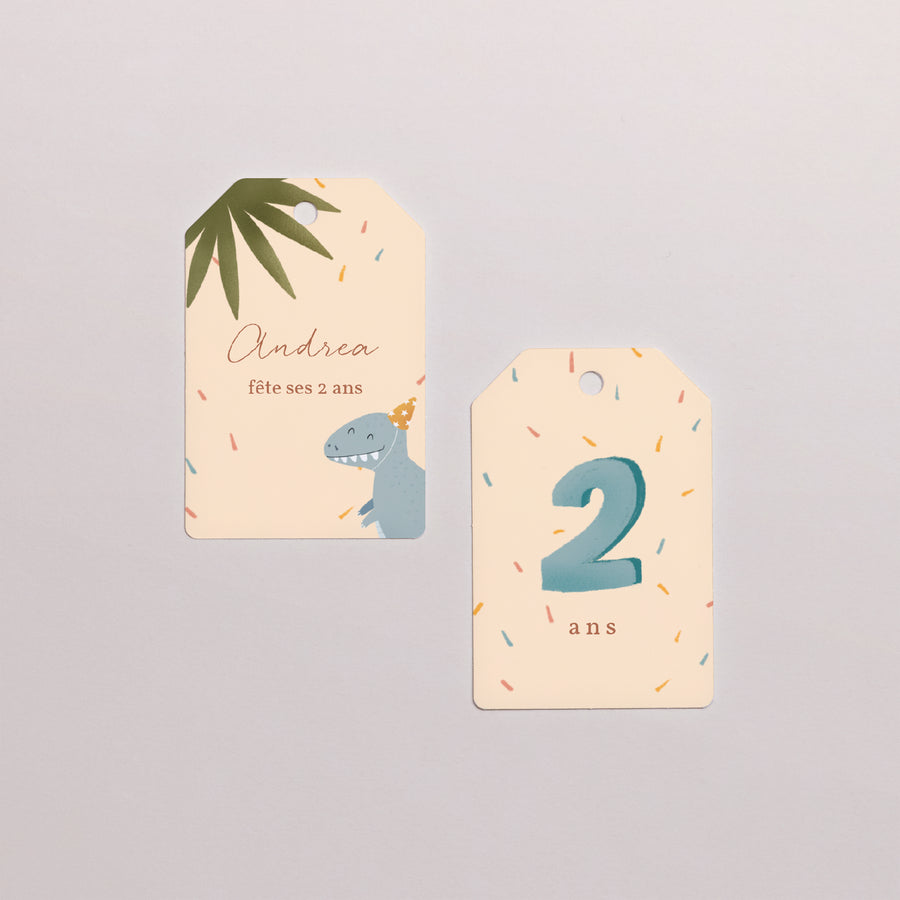 Etiquette perforée Anniversaire Enfant Fanion Petit Dinosaure photo