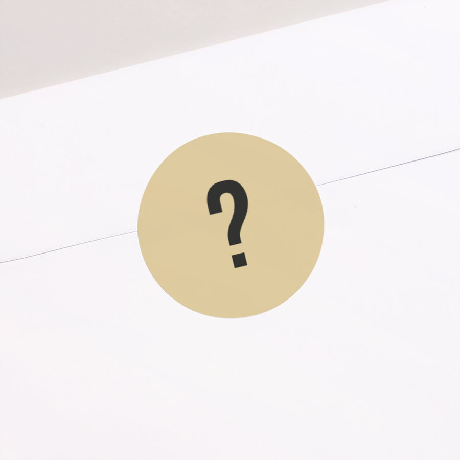 Sticker Anniversaire Enfant Rond Qui est-ce ? photo