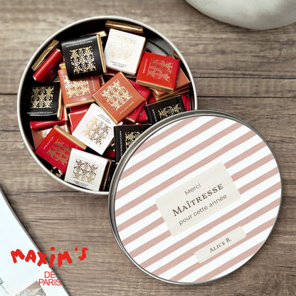 Boite métallique ronde, garnie de chocolats Rayures d’écolière, Rose photo N° 1
