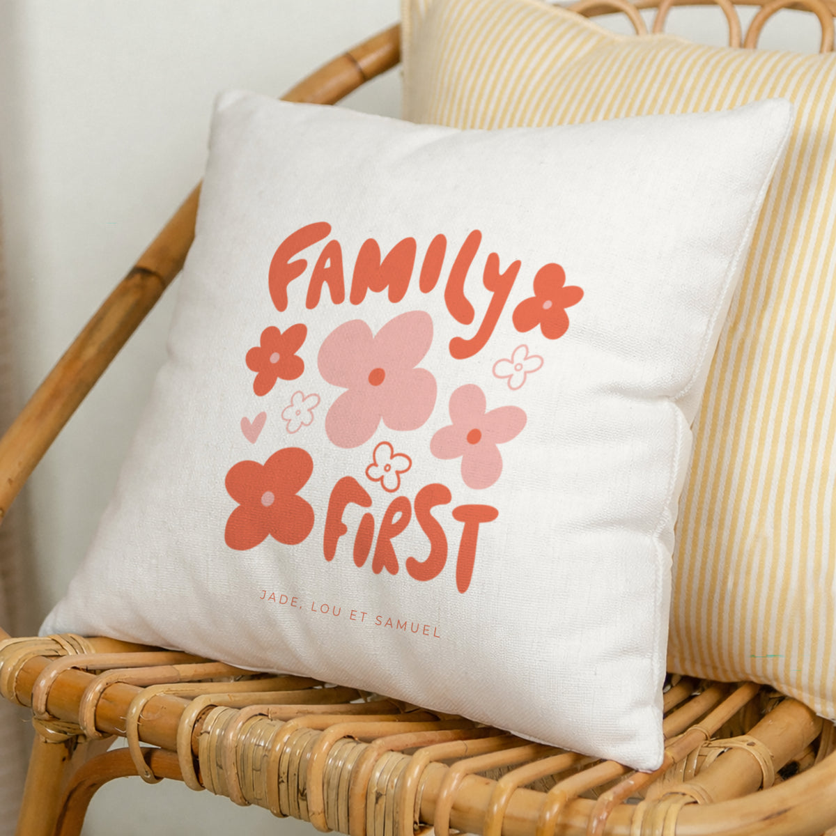 Coussin Objets Beige naturel Family First Pop photo N° 1