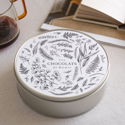 Boite métallique ronde, garnie de chocolats Herbier chouchou photo N° 2
