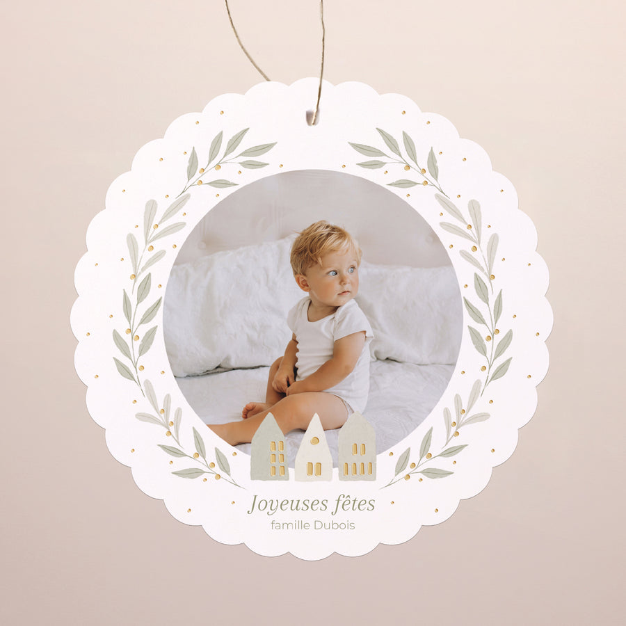 Carte de Noel Fin d'année À suspendre Couronne et maisons dorées photo