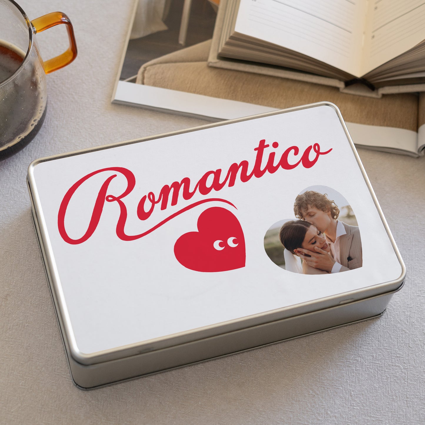 Boite métallique rectangle, garnie de chocolats Romantico photo N° 2
