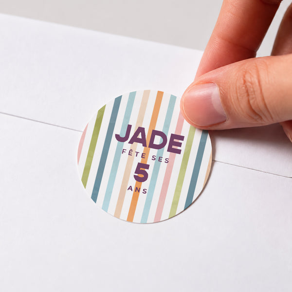 Sticker Anniversaire Enfant Rond Rainbow of colour photo