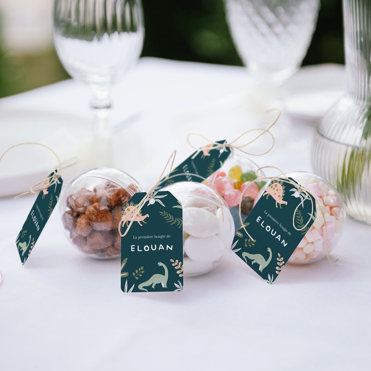 Boîte à bonbons Anniversaire Enfant boule avec étiquette fanion Dinomania photo N° 2