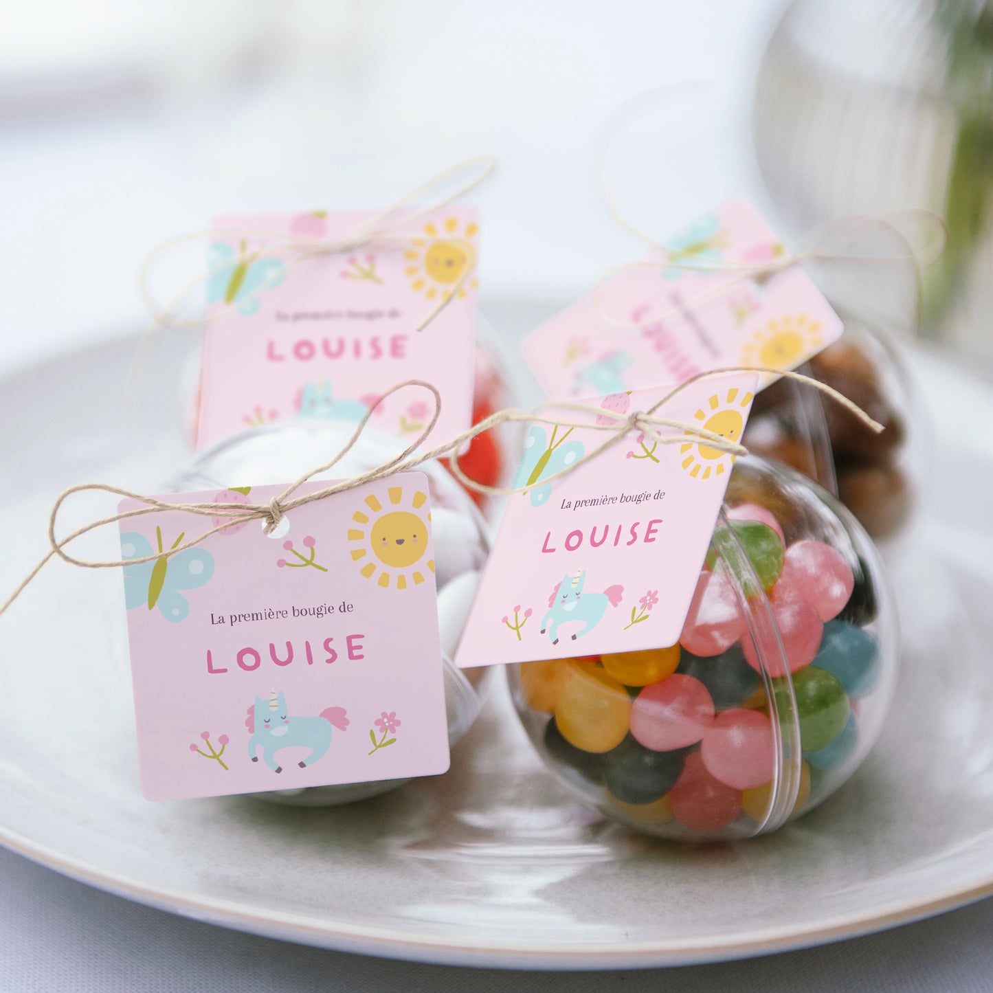 Boîte à bonbons Anniversaire Enfant boule avec étiquette carrée Petit monde enchanté photo N° 2