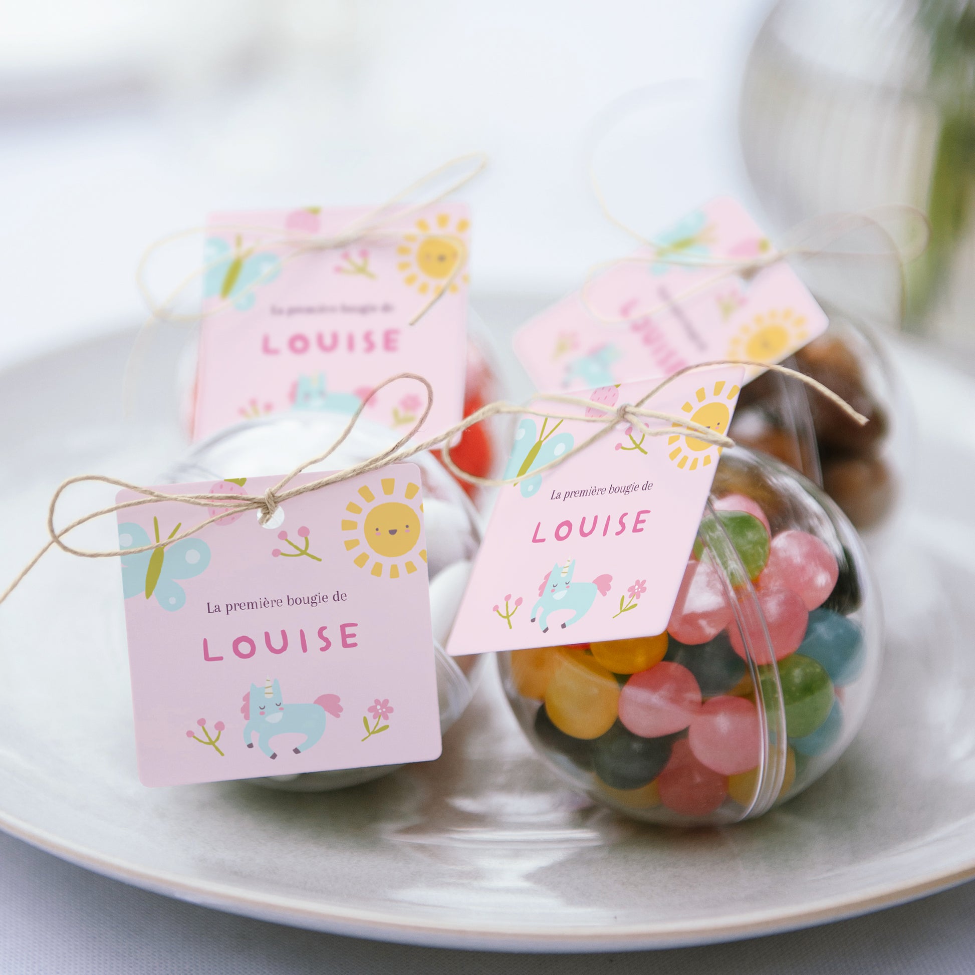 Boîte à bonbons Anniversaire Enfant boule avec étiquette carrée Petit monde enchanté photo N° 2