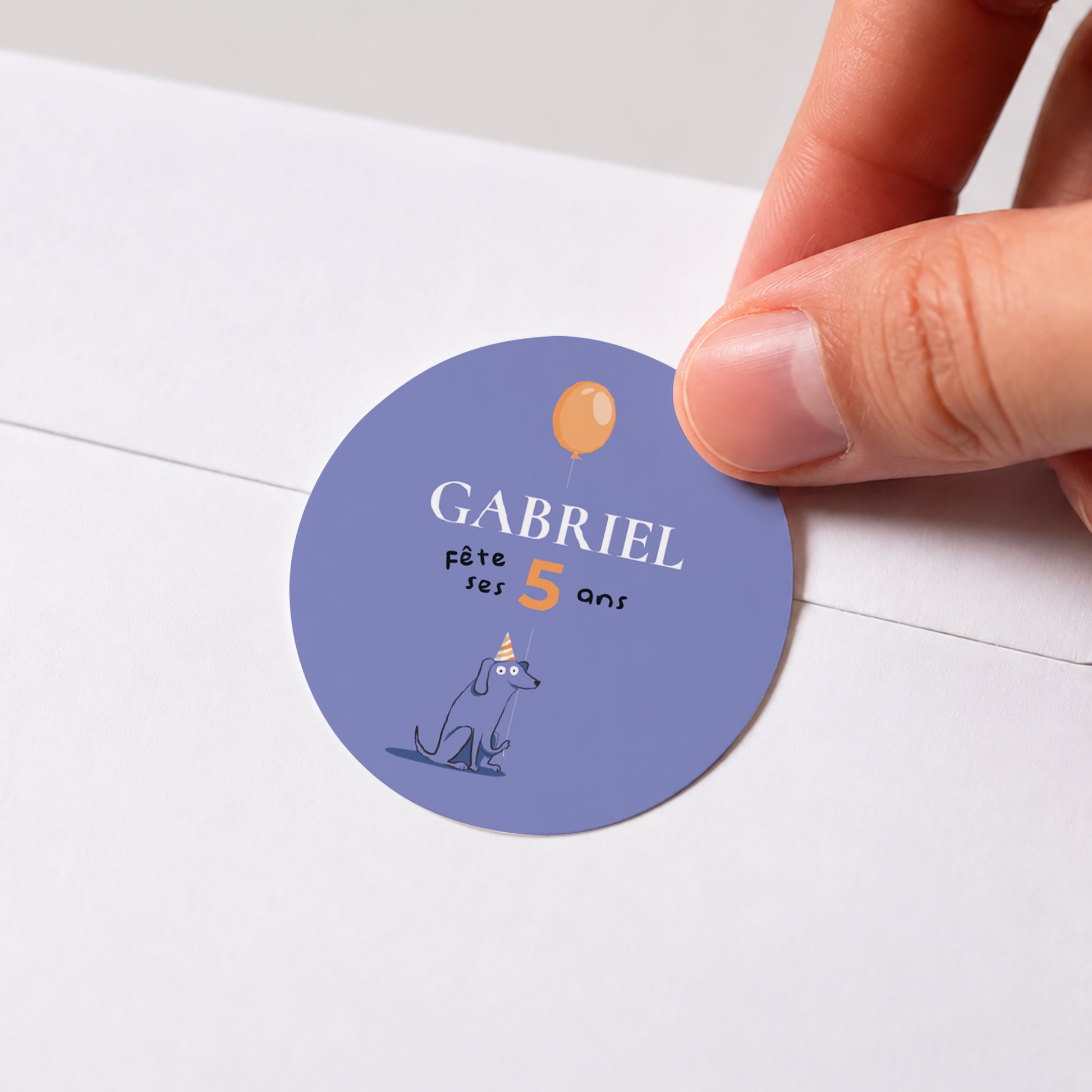 Sticker Anniversaire Enfant Rond Le chien bleu photo N° 1