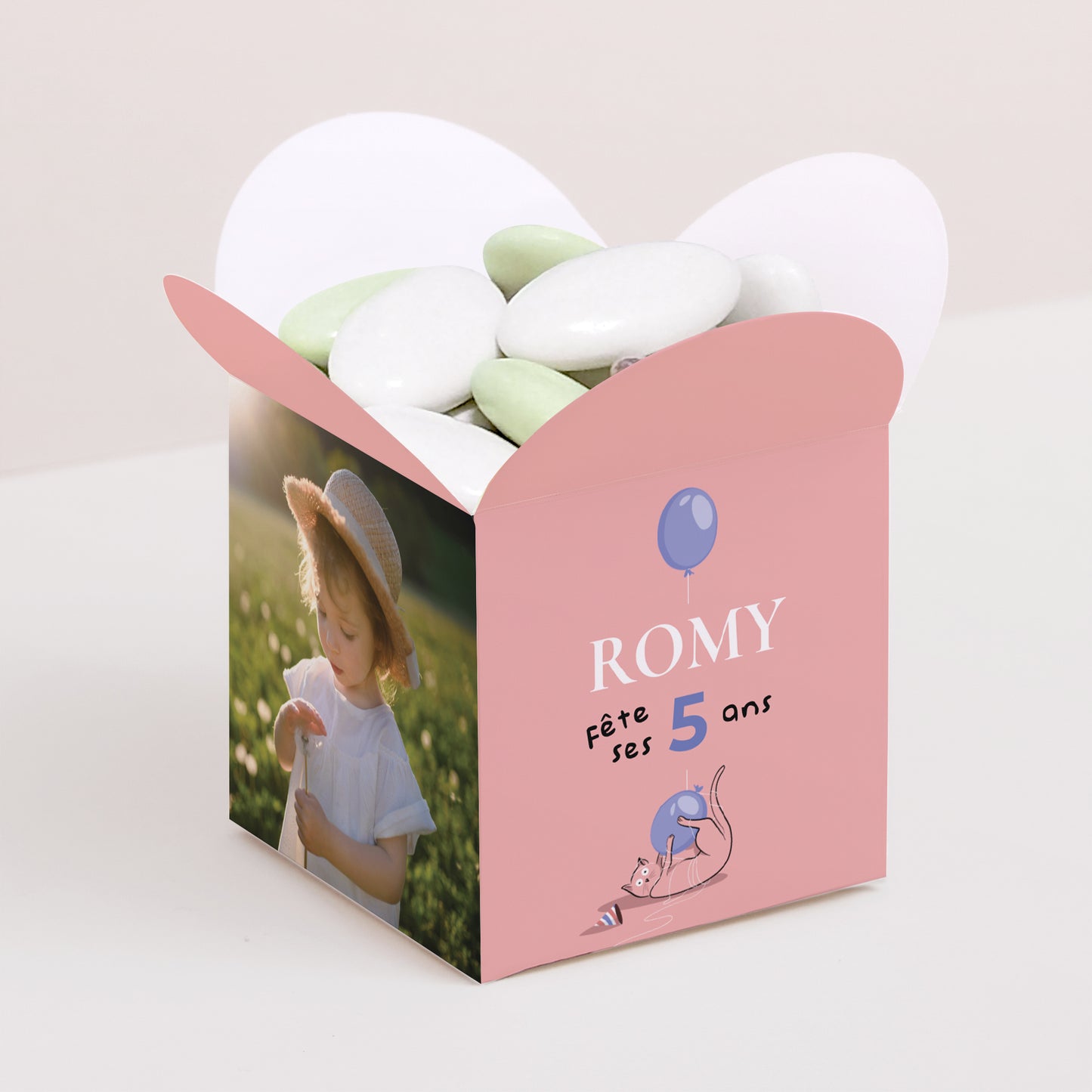 Boîte à bonbons Anniversaire Enfant Ouverture papillon Le chat rose photo N° 1