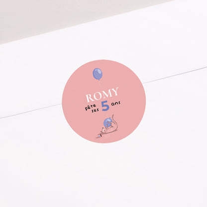 Sticker Anniversaire Enfant Rond Le chat rose photo N° 2