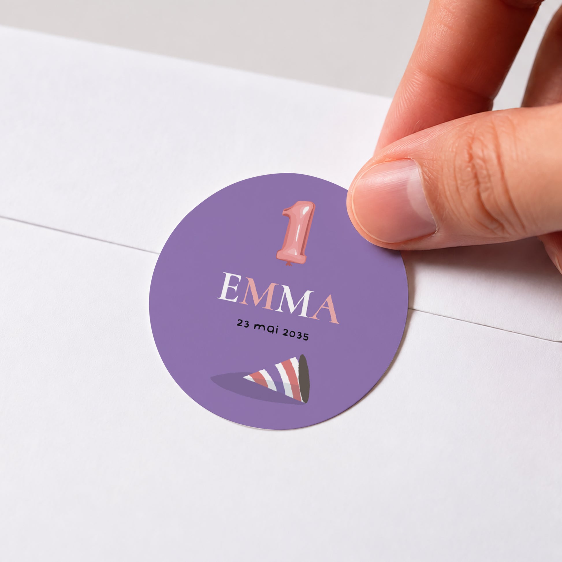 Sticker Anniversaire Enfant Rond Le chien violet photo N° 1