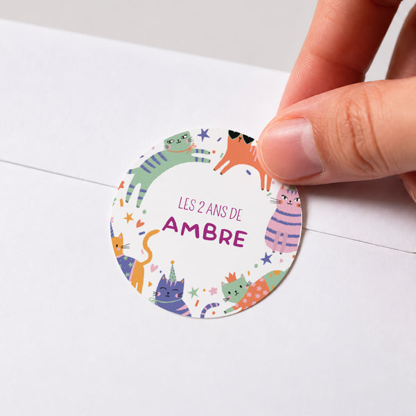 Sticker Anniversaire Enfant Rond Les chats en folie photo