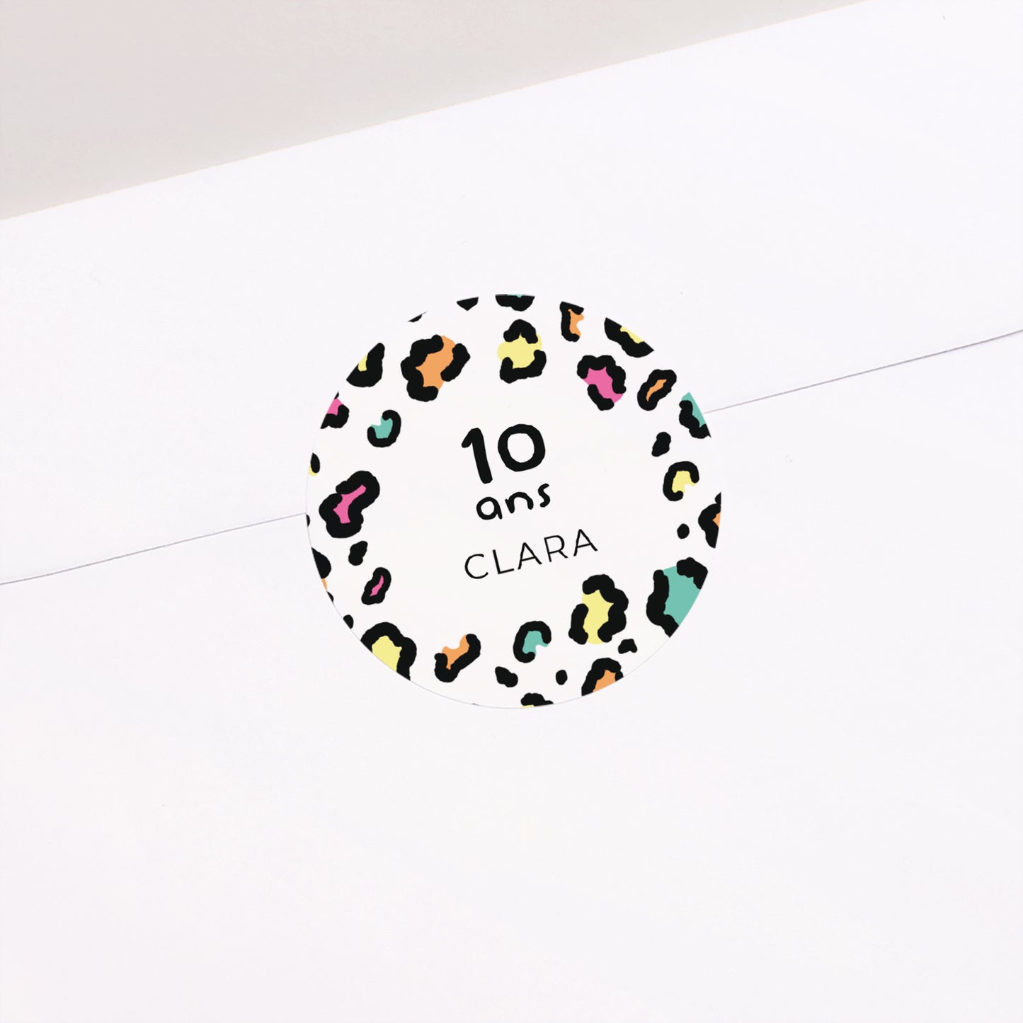 Sticker Anniversaire Enfant Rond Léopard coloré photo N° 1