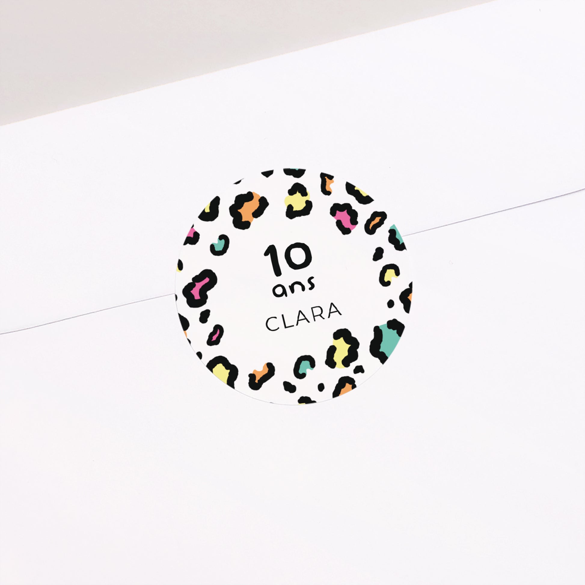Sticker Anniversaire Enfant Rond Léopard coloré photo N° 1