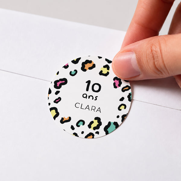 Sticker Anniversaire Enfant Rond Léopard coloré photo