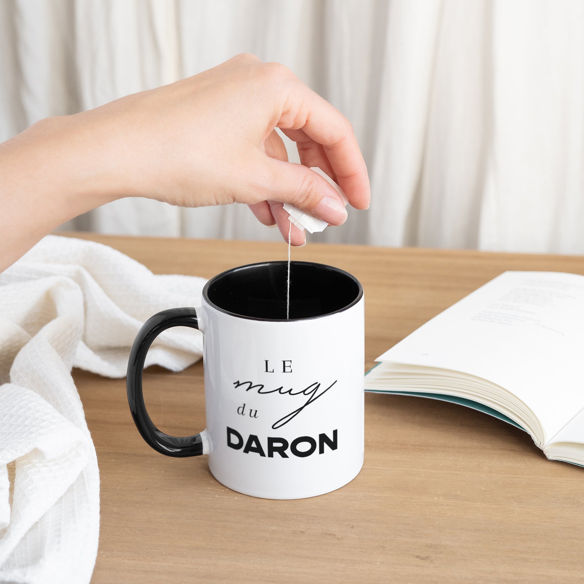 Mug Objets Noir Le Daron est là photo N° 3