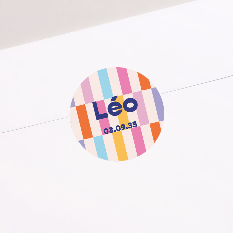 Sticker Naissance Rond Un Monde en Couleurs photo