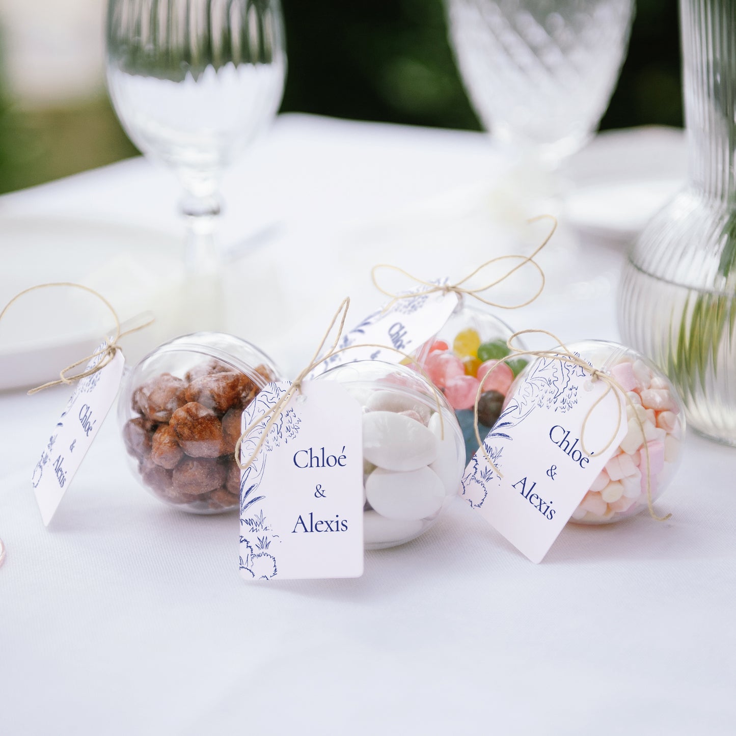 Boîte à dragées Mariage boule avec étiquette fanion Clairière d'Amour photo N° 2