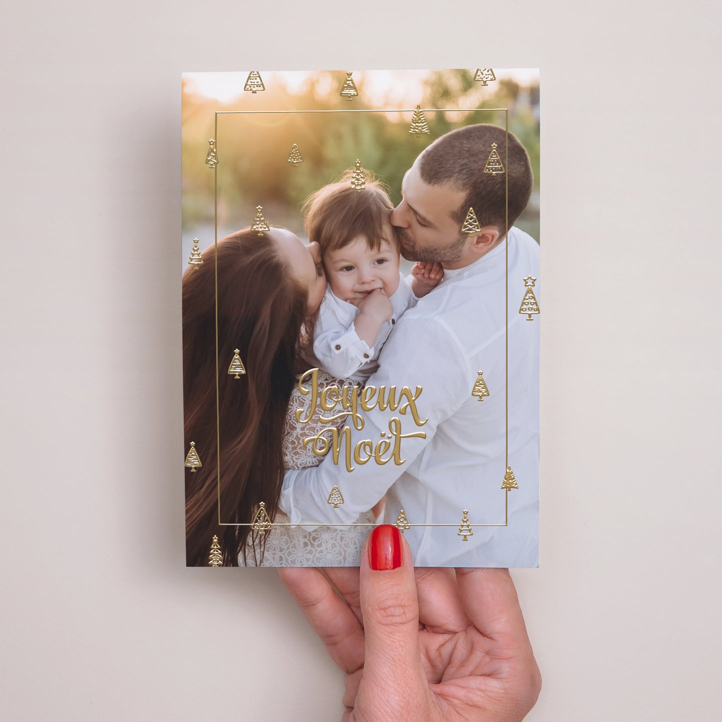 Carte de voeux Fin d'année Portrait Sous les branches de sapin photo N° 2