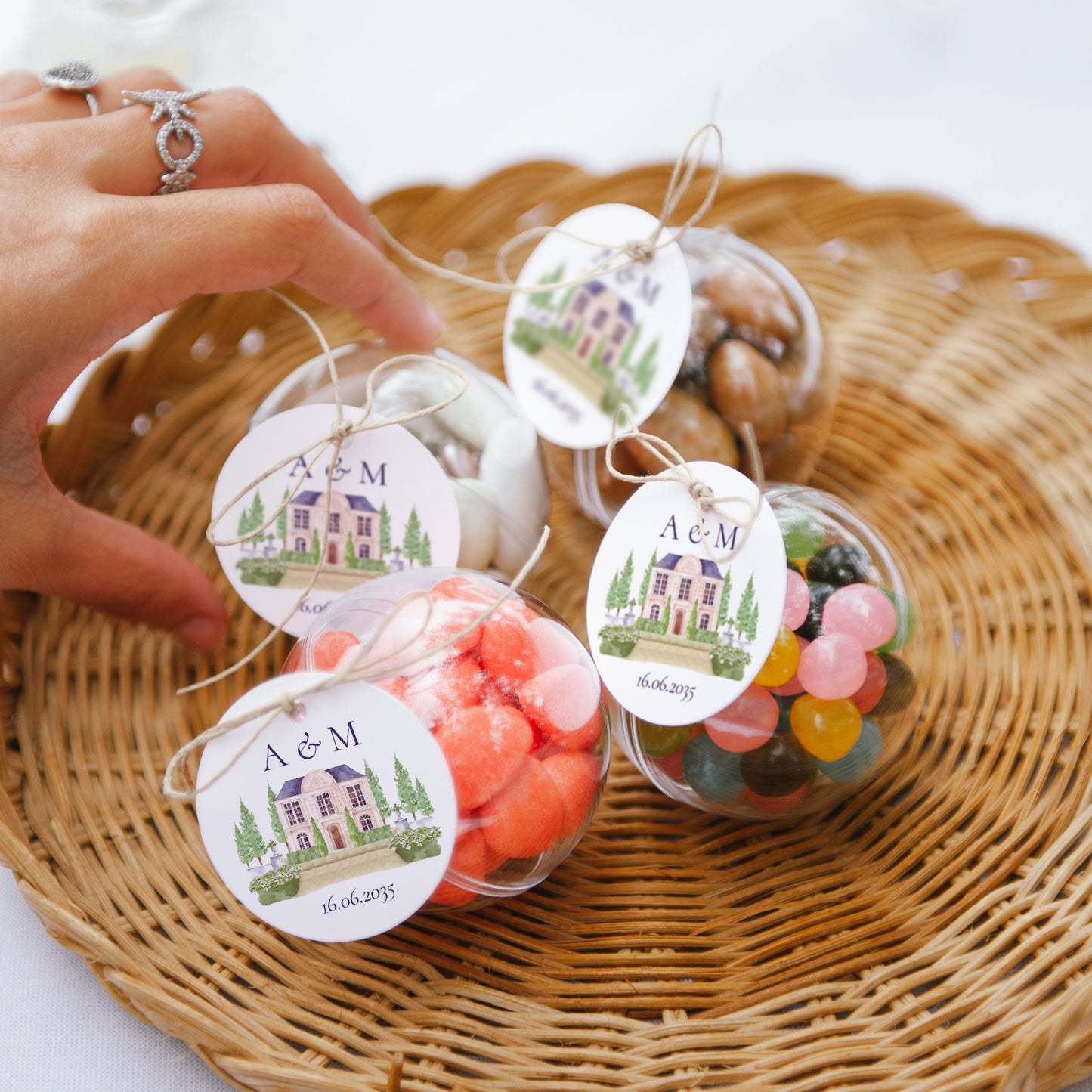 Boîte à dragées Mariage boule avec étiquette ronde Le Domaine de nos cœurs photo N° 2