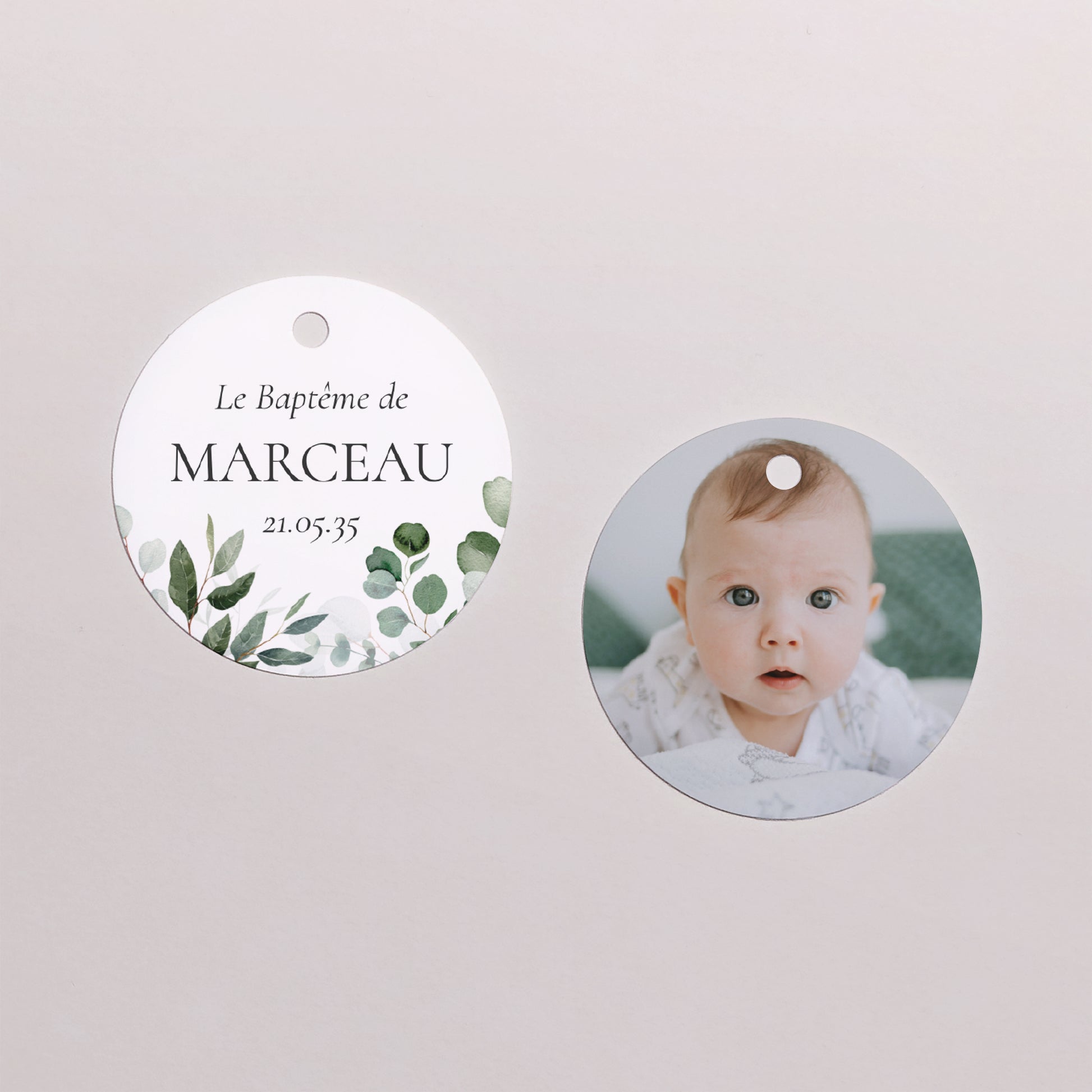 Boîte à dragées Baptême boule avec étiquette ronde La Couronne Sacrée photo N° 3