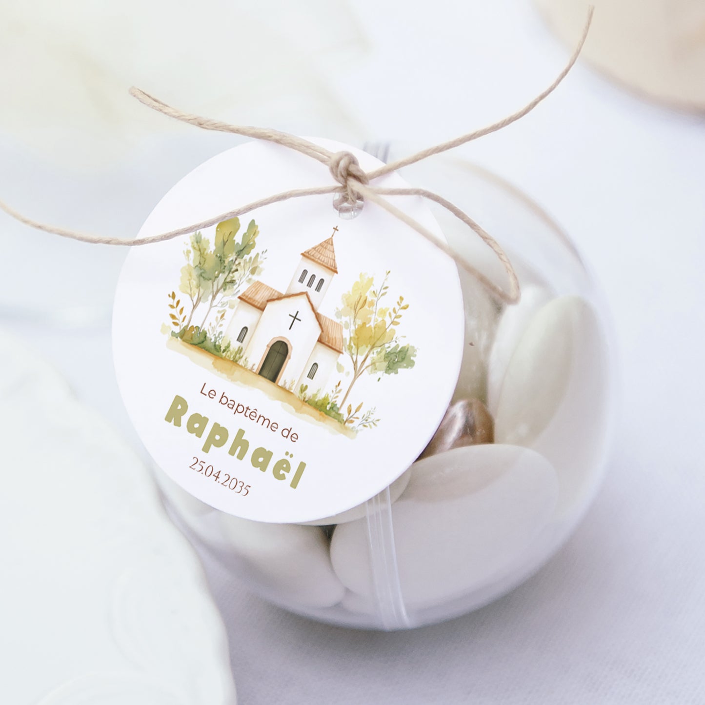 Boîte à dragées Baptême boule avec étiquette ronde Un Jour Béni photo N° 1