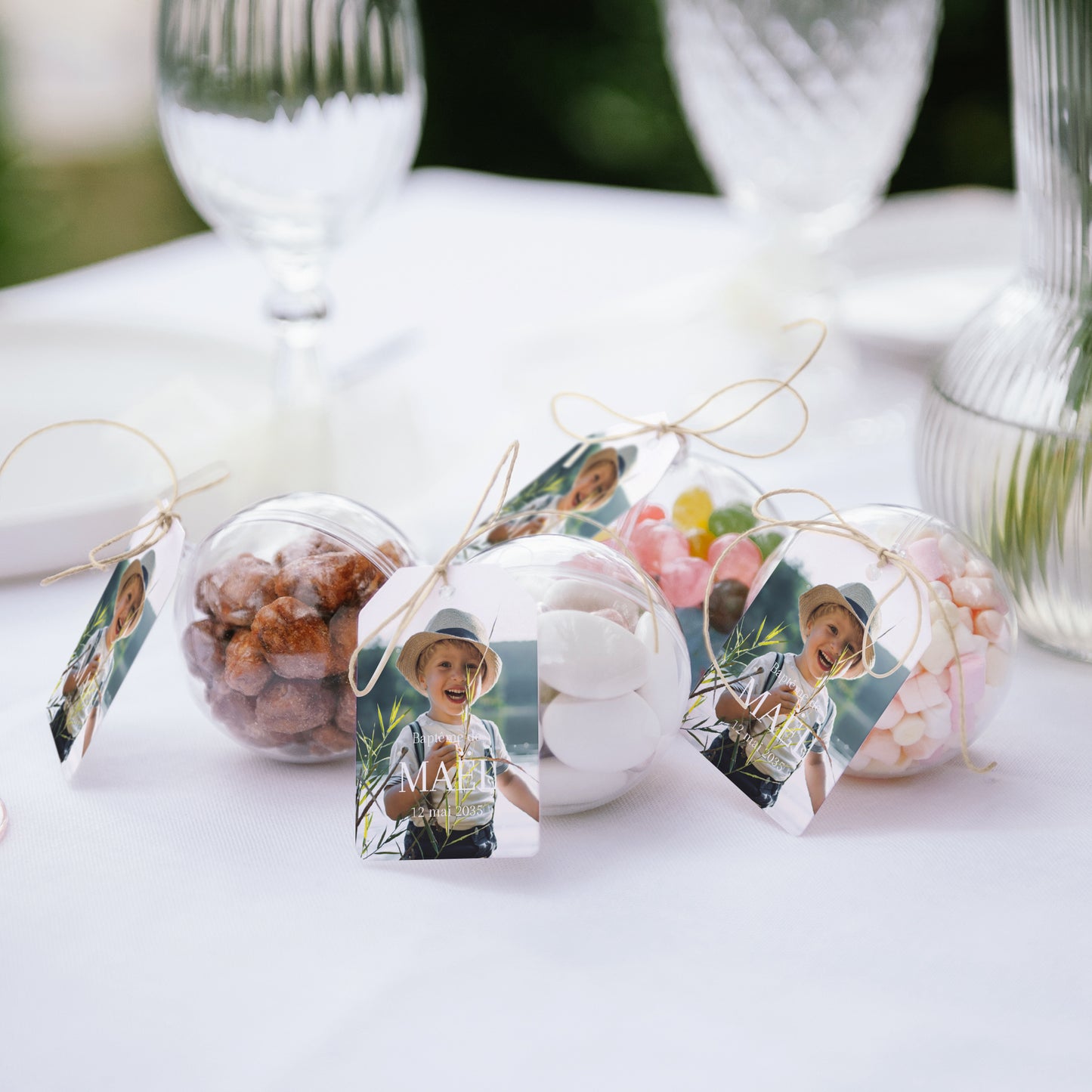 Boîte à dragées Baptême boule avec étiquette fanion Instant Sacré photo N° 2