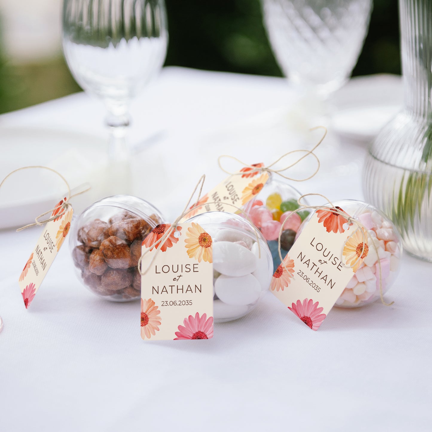 Boîte à dragées Mariage boule avec étiquette fanion Éclats de Fleurs photo N° 2