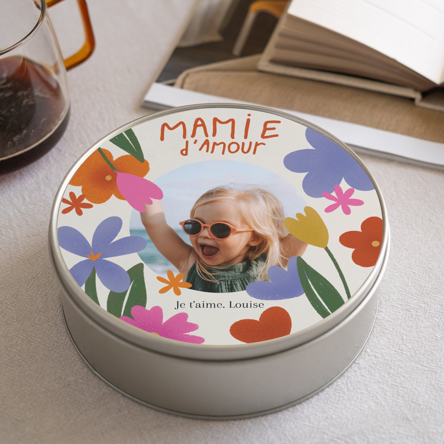 Boite métallique ronde, garnie de chocolats Mamie en or photo N° 2